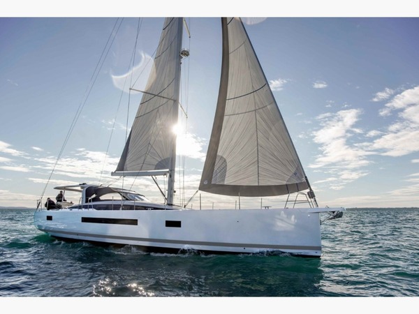 JEANNEAU YACHTS 65